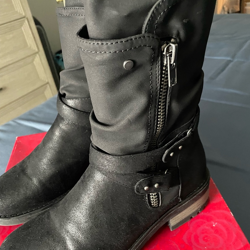 Carlos Santana Women's Sleek Black Ankle Booties